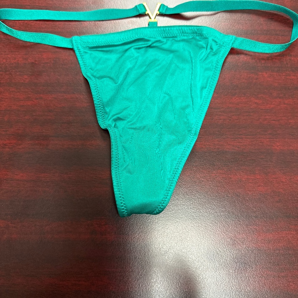 Victoria’s Secret V String NWT M